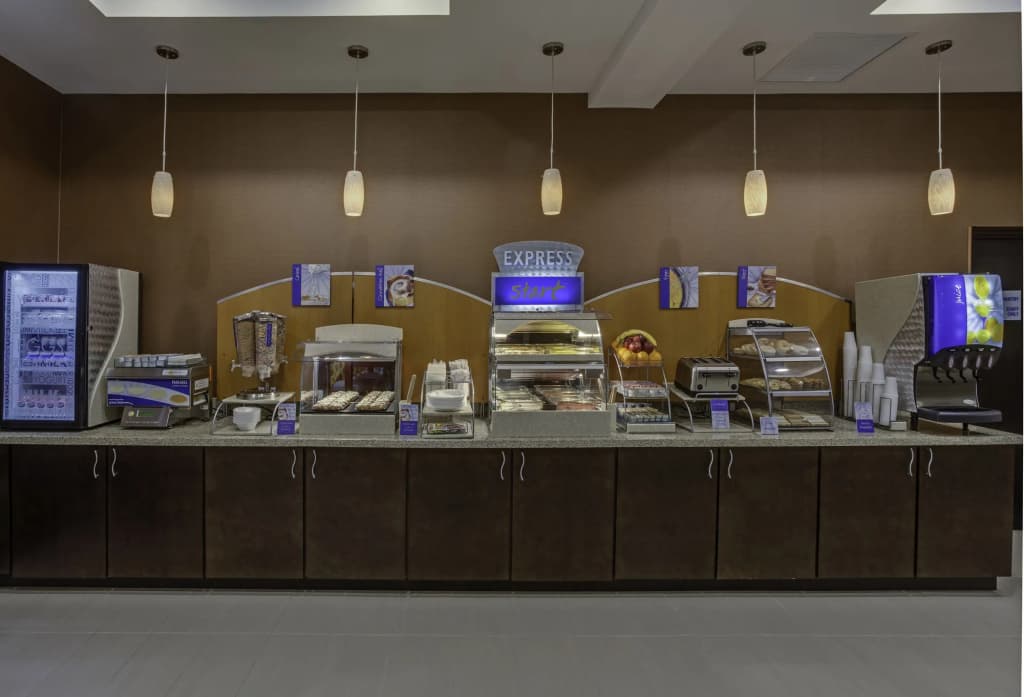 Holiday Inn Express & Suites Orlando East - UCF Area by IHG - photo 18