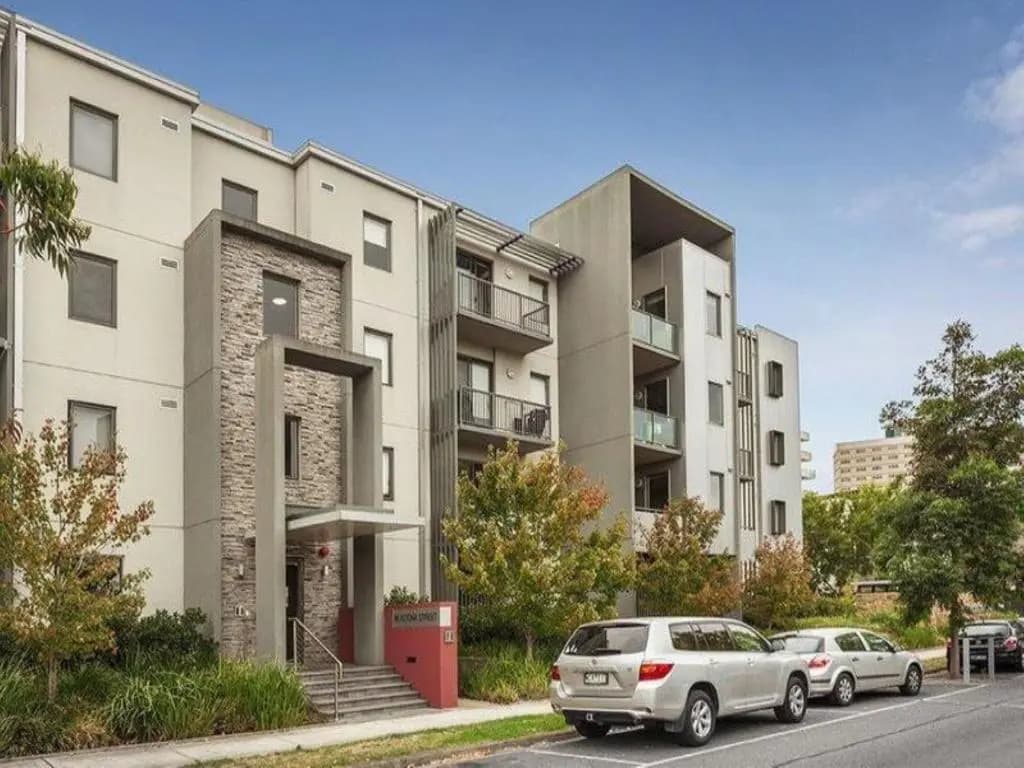ReadySet Apartments on Altona - photo 1
