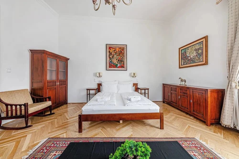 Budapest Classic Charm | 2Br + Cornertub + Smarttv - photo 2