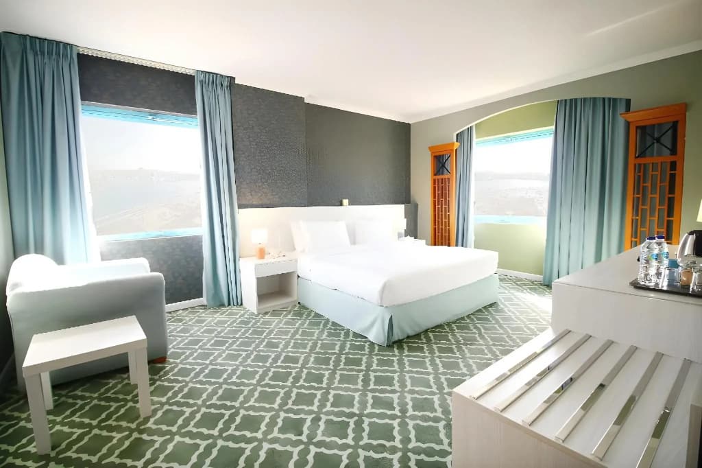 The George Hotel - photo 2