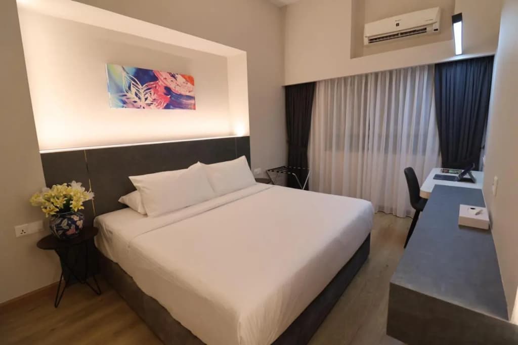 Crown Regency Serviced Suites - photo 22
