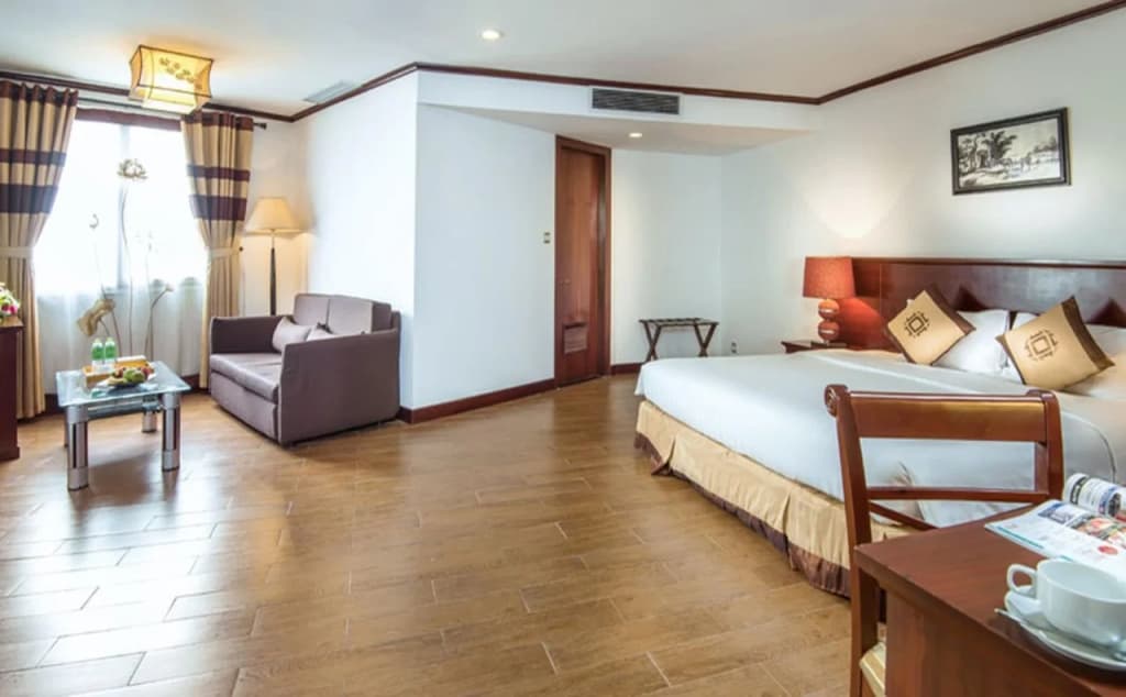 May De Ville Corner Hotel - photo 3