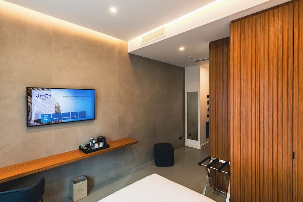 J Maluni City Hotel - photo 18
