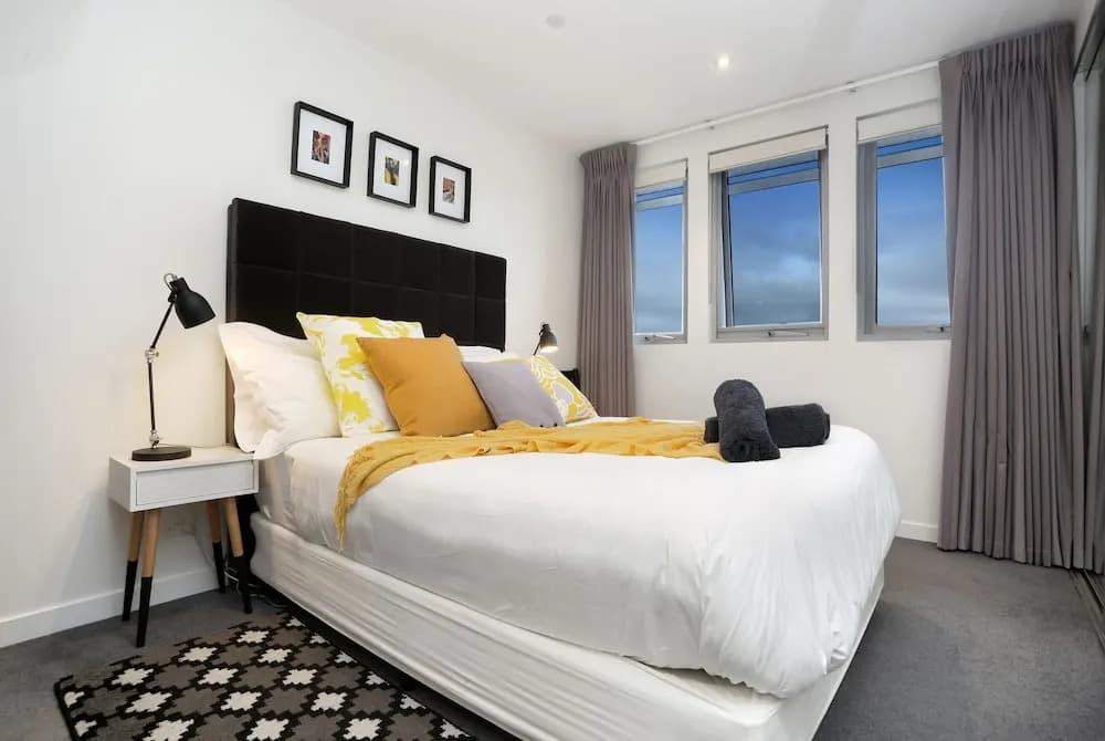 Essendon Sub-Penthouse on Napier - photo 2