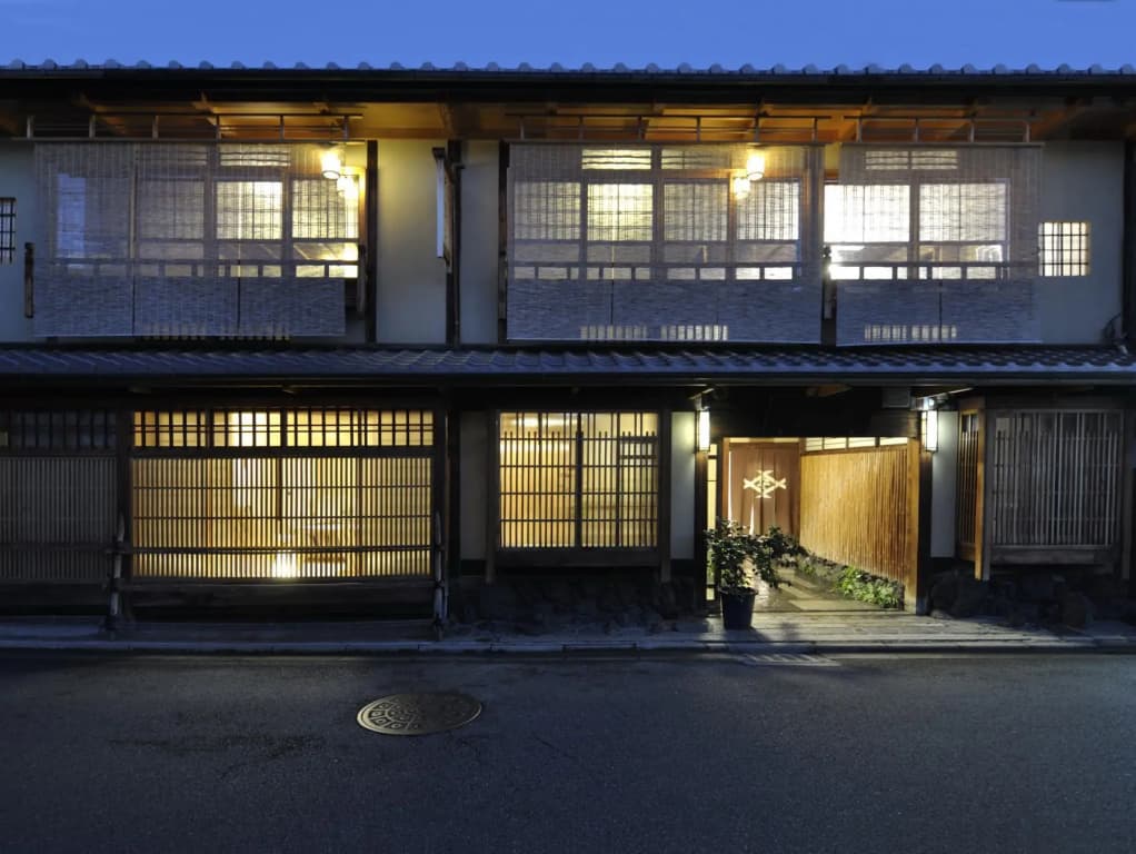 Traditional Kyoto Inn serving Kyoto cuisine IZUYASU - photo 1