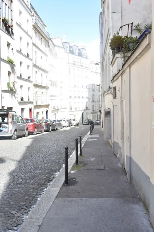 Parisian Apartment at the Foot of Montmartre - photo 8