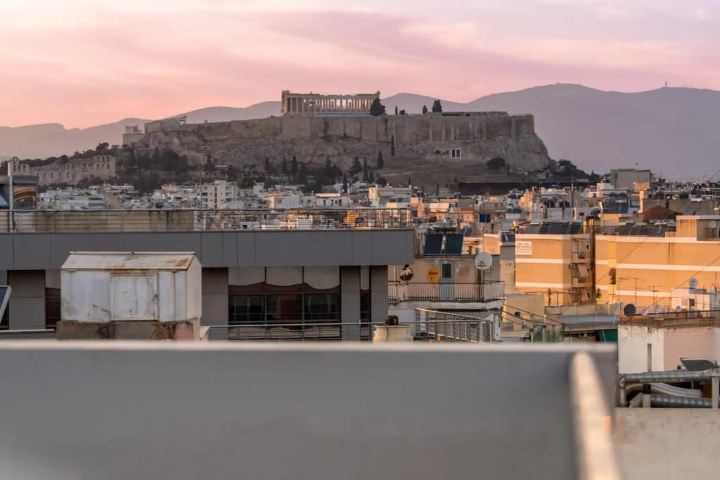 Sunny penthouse w/ Acropolis view next to metro - photo 1