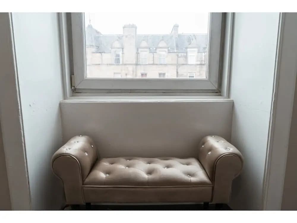Newly Refurbished 1 Bedroom Flat - photo 3