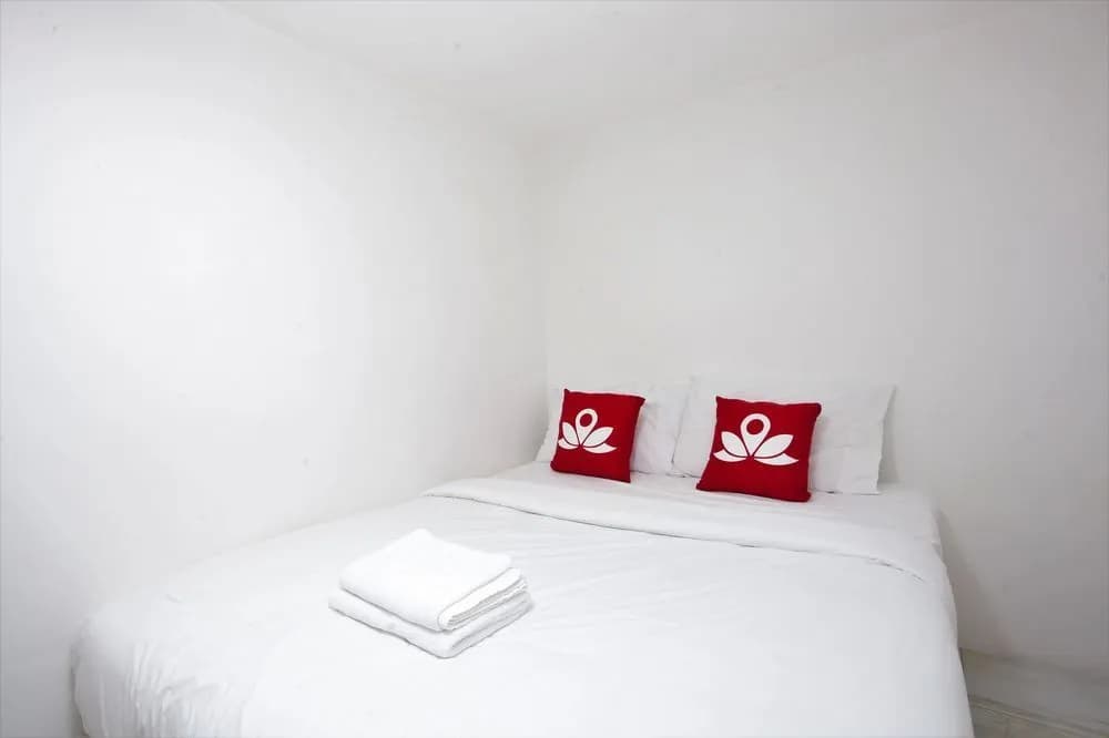 Everest Hotel by OYO Rooms - photo 4