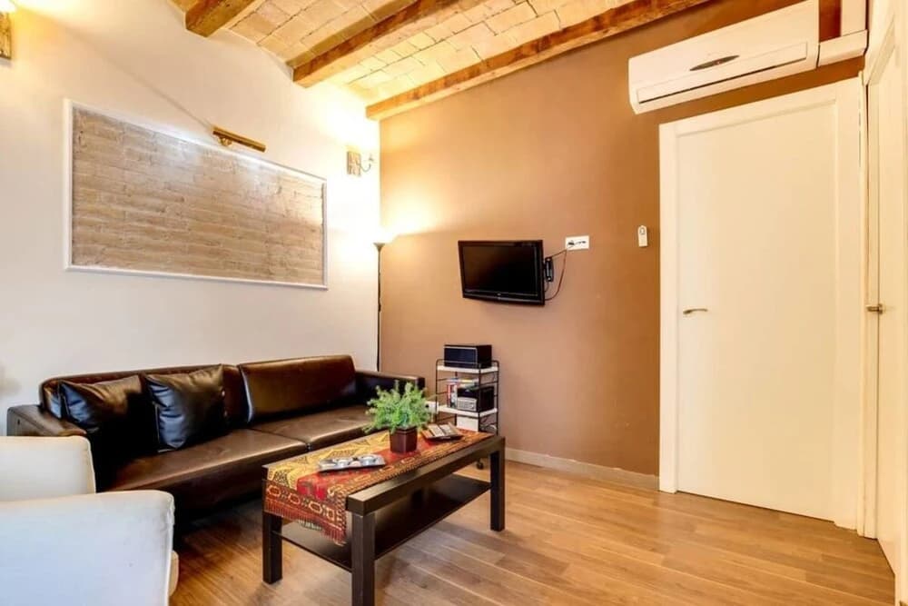 Modern 2 Bed Flat in Trendy Poble Sec - photo 15