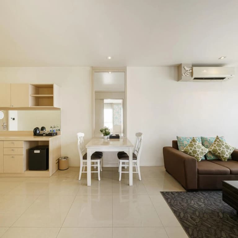 Jolly Suites Petkasem - photo 19