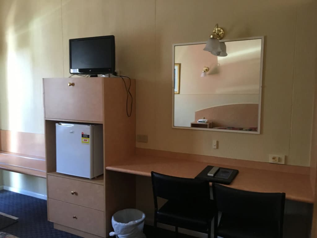 Parkville Motel - photo 2