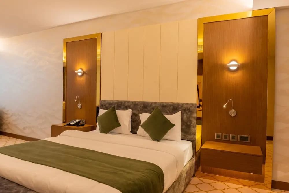 Royal Crown Hotel - photo 31