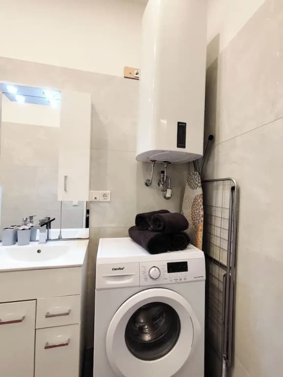 Cozy Apartment with Free Parking - photo 17