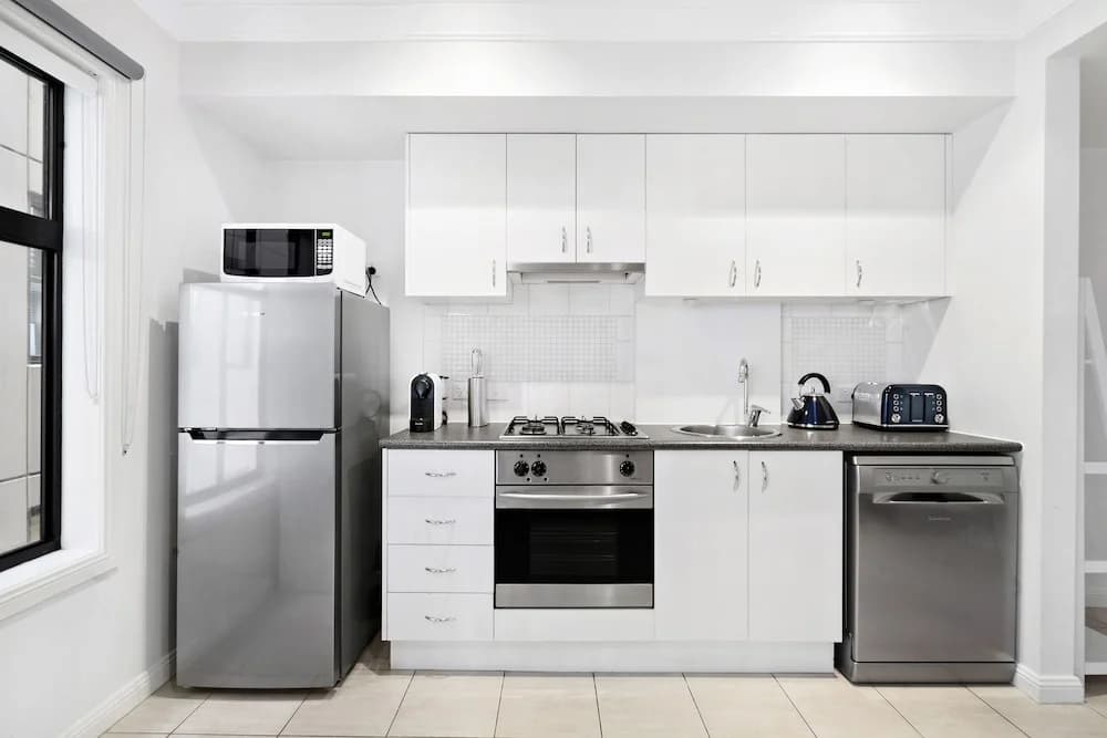 SIENNA, 1BDR South Melbourne Apartment - photo 2
