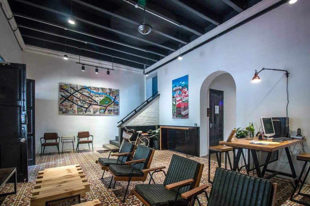 The Brownstone Hostel & Space - photo 19