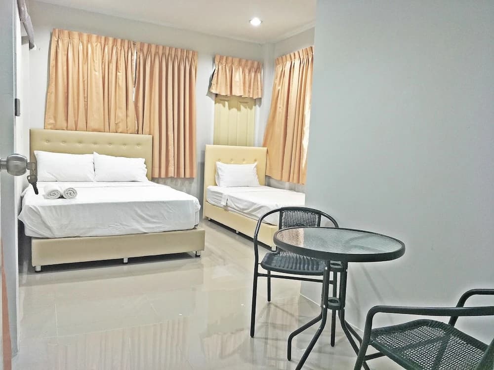 The Rooftop Residence Hostel - photo 33
