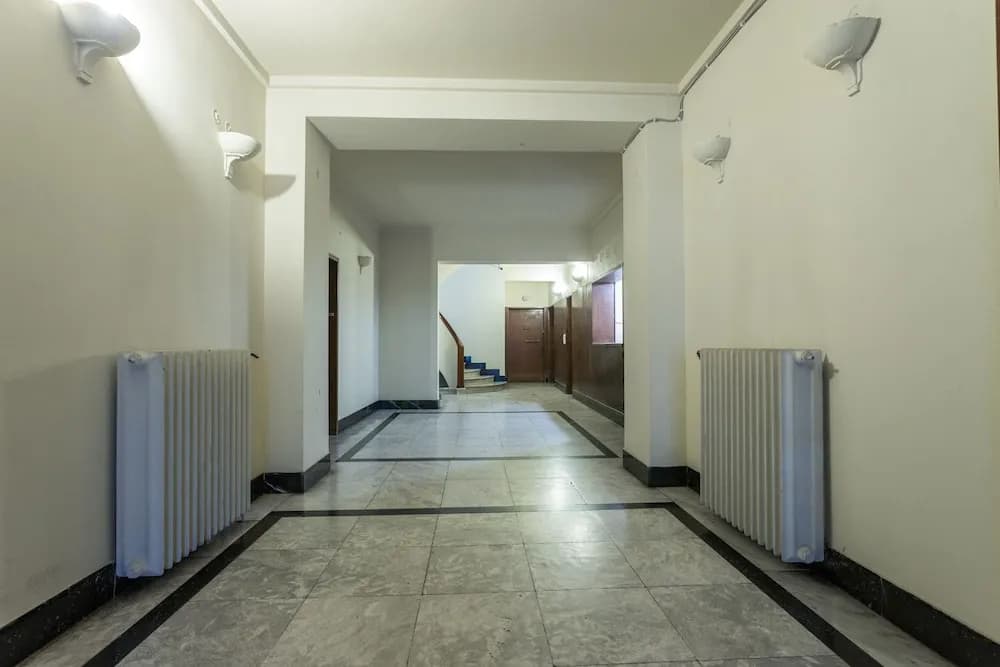 Elegant & Spacious 2bdr Flat - photo 12
