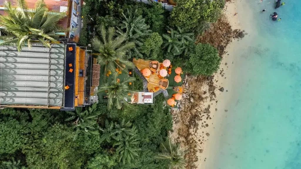The Cozy Beach Front Hotel - photo 10