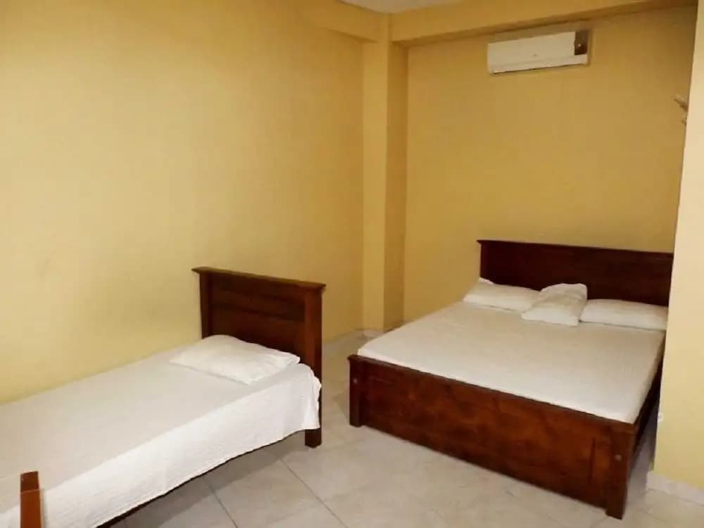 Omega Hotel & Motel - photo 2