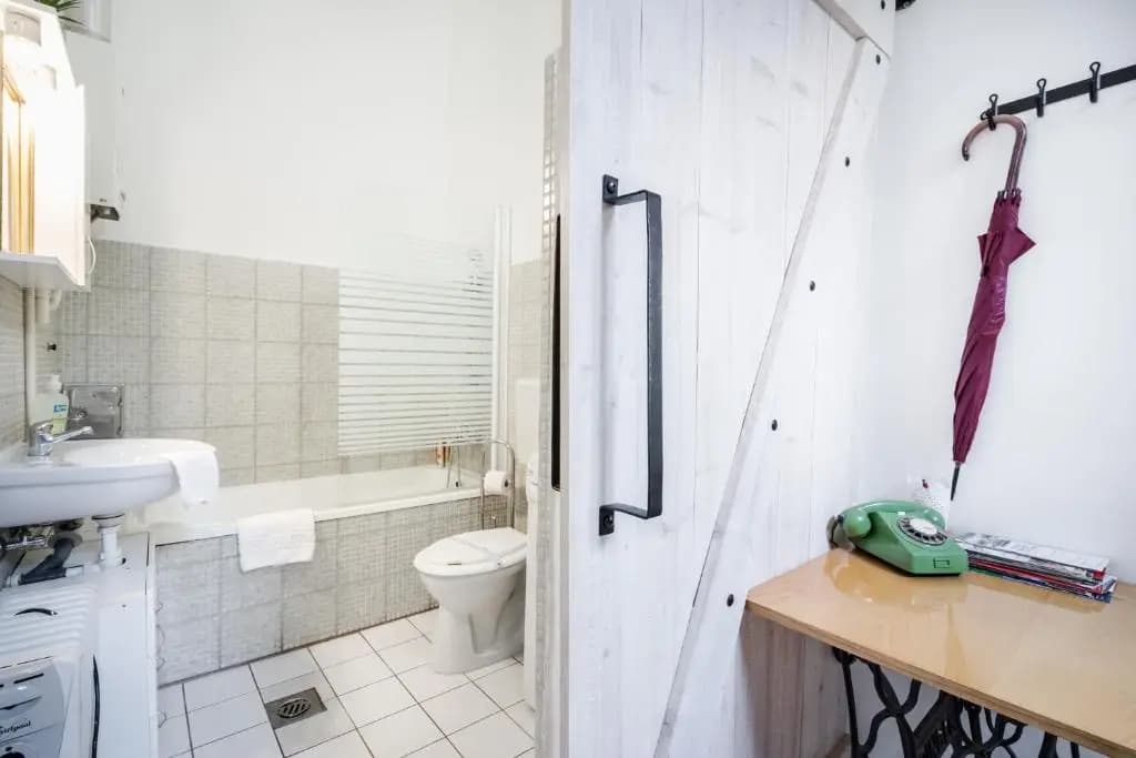 BpR Vinyl Style Studio Home with A/C - photo 8
