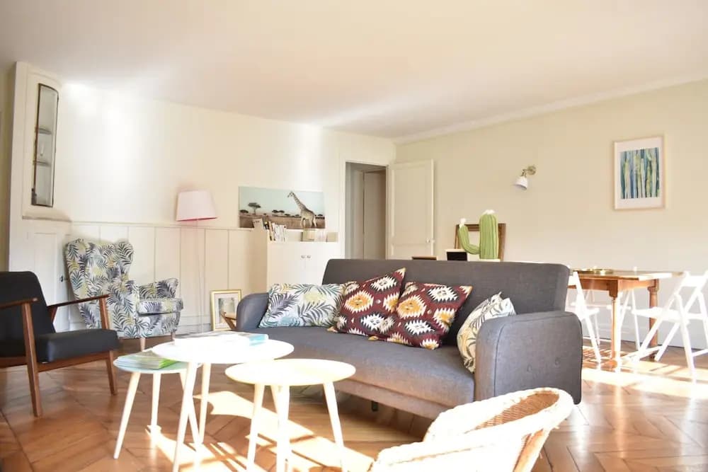 Spacious 2 Bedroom Apartment in Paris 2nd - photo 3