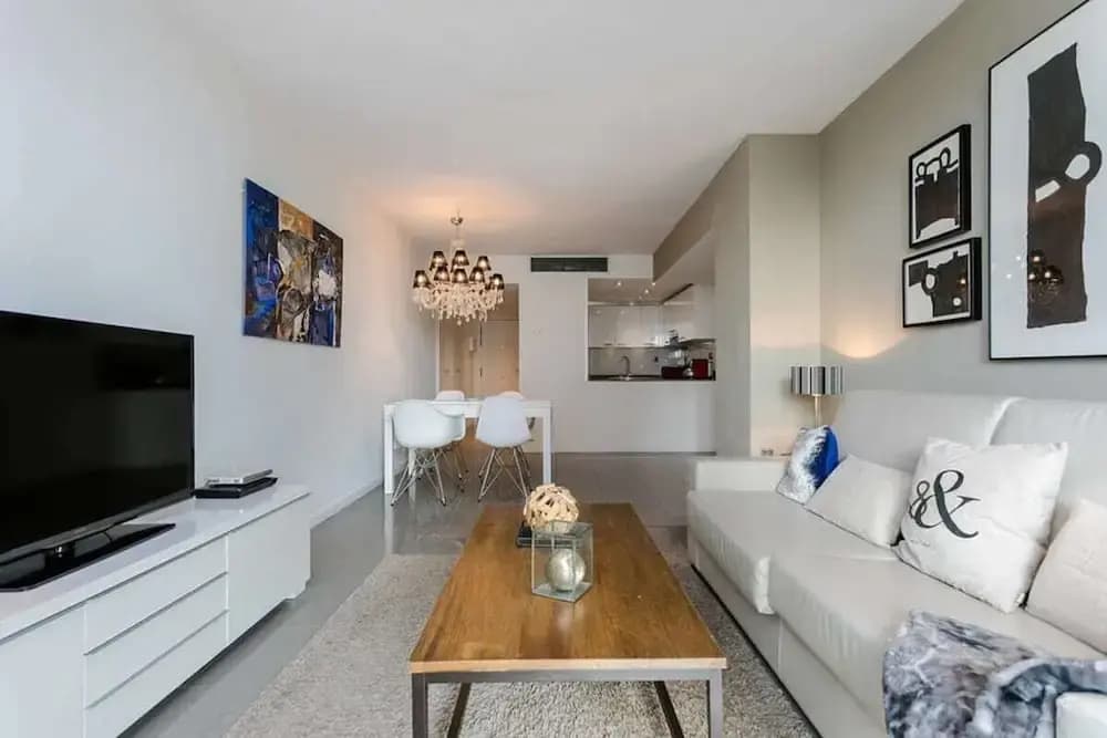 Stylish 2bed/2bath With Swimming Pool - photo 5