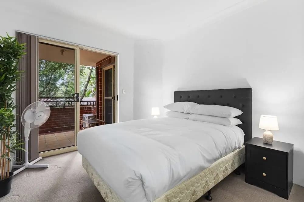 Bright Marrickville Flat With Balcony & Parking - photo 3