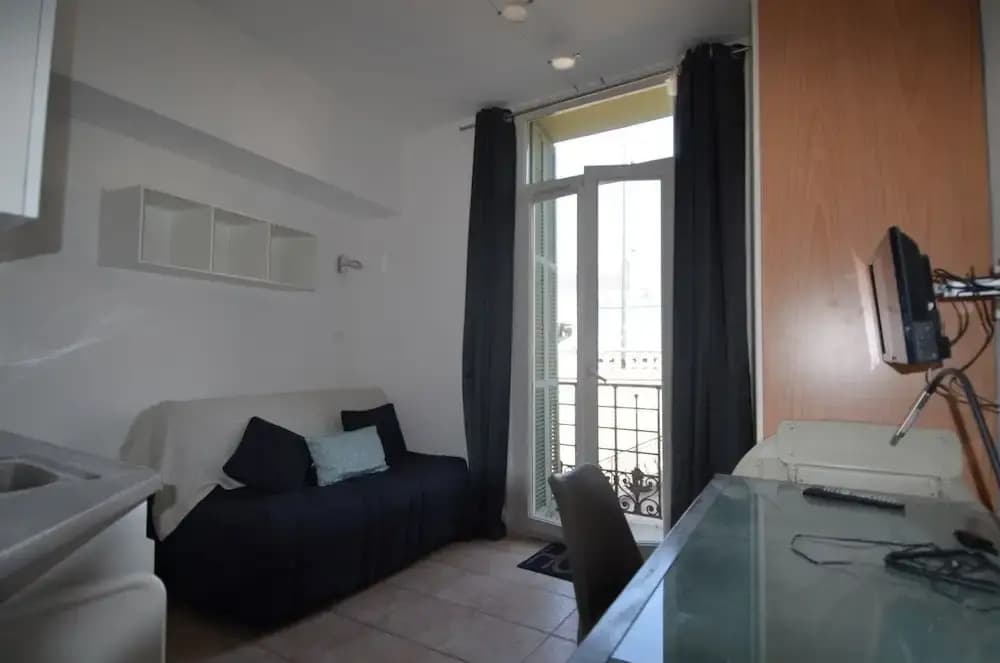 Studio in front of main train station in Nice near tramway - photo 2