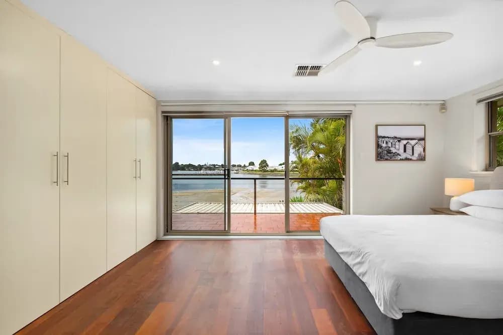Modern 3-bed With Pool & Water Views by Beach - photo 19