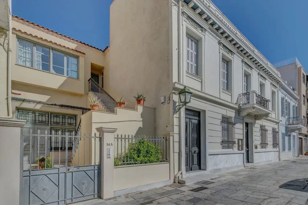 Neoclassical apartment next to Acropolis - photo 1