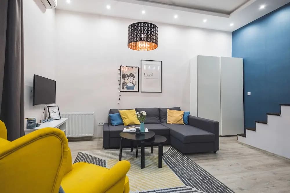 CozyYellowCube Apartment - photo 11