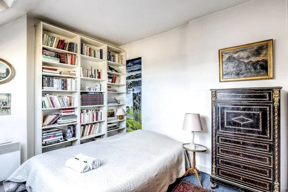 Rustic 3-bdr Family Apartment in Canal St. Martin - photo 11