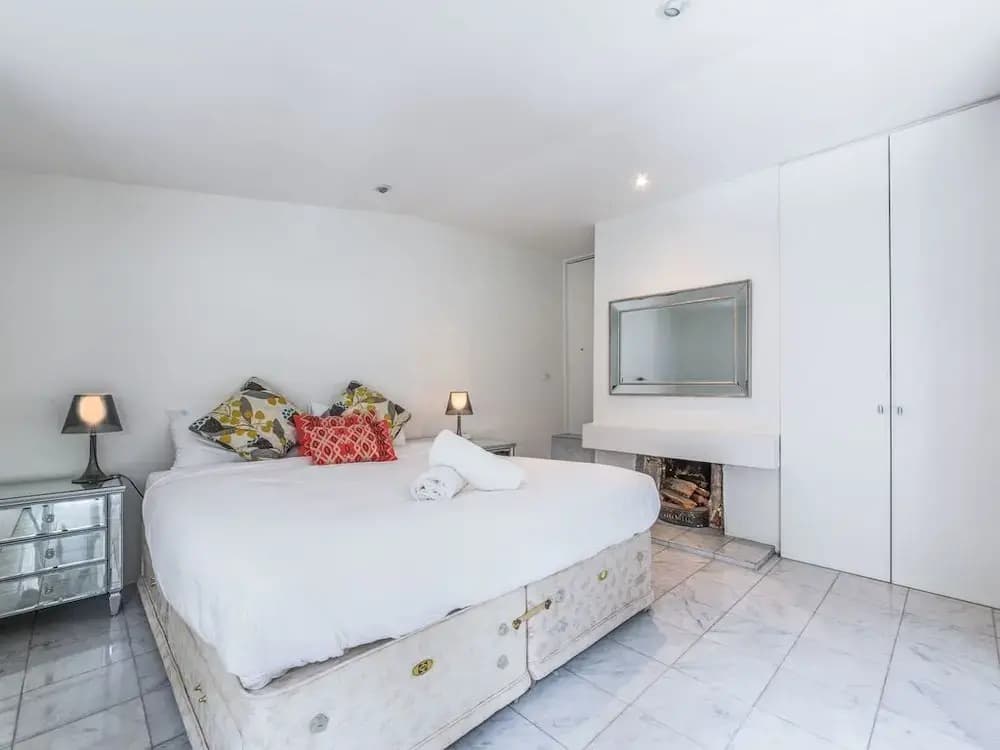 Spoilt for Choice 2-bed/2-bath + Free Parking - photo 5