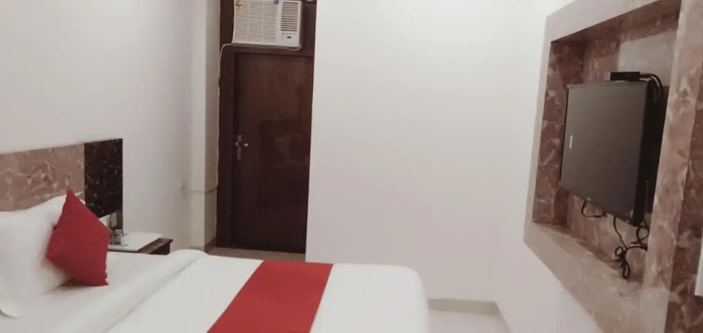 OYO 88430 Hotel Param Palace - photo 7