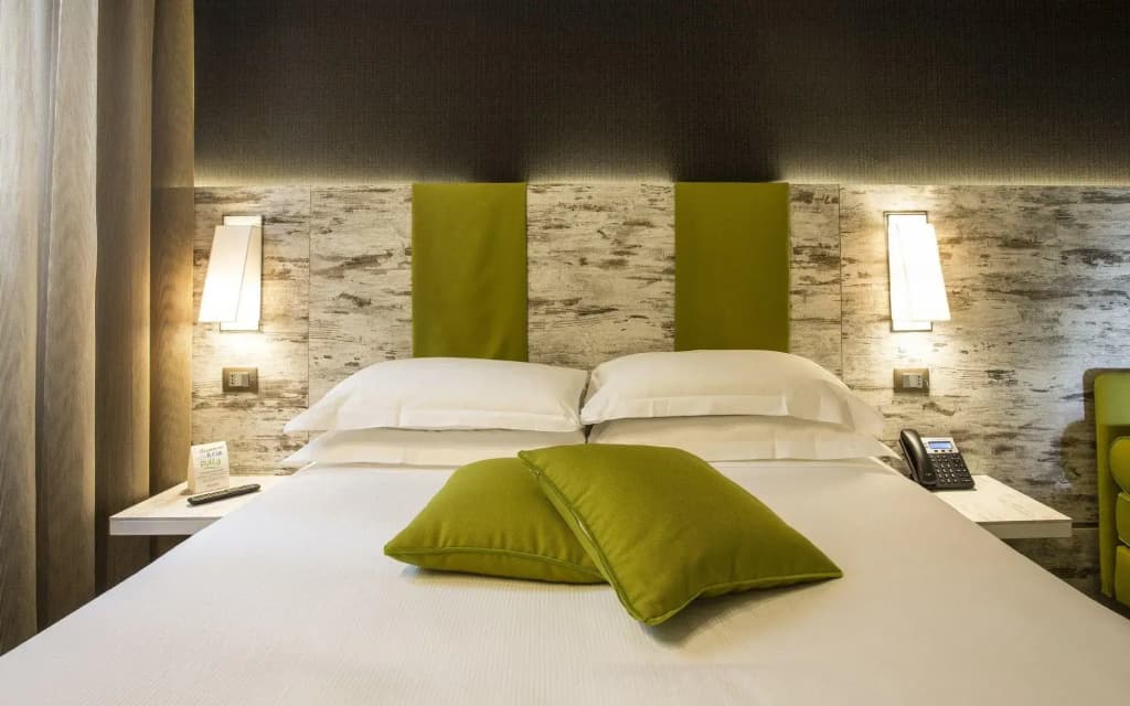 The Guardian Hotel - photo 32