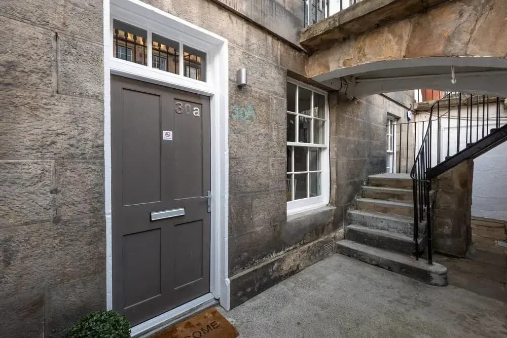 JOIVY Super Central Luxury Edinburgh Apartment - photo 10
