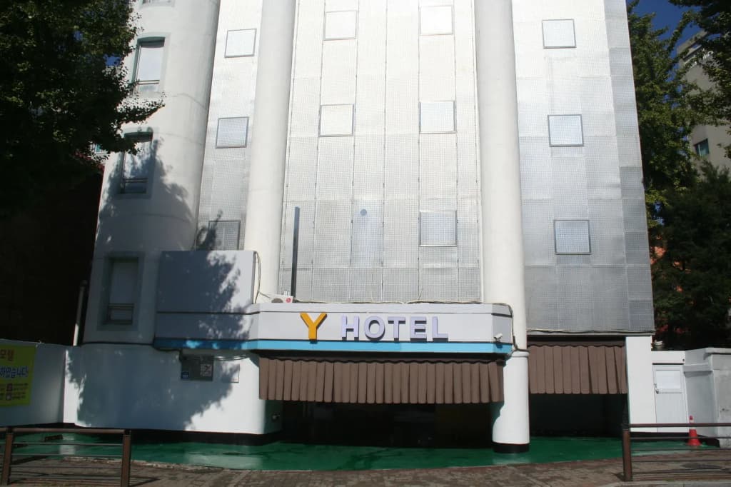 Y Hotel - photo 16