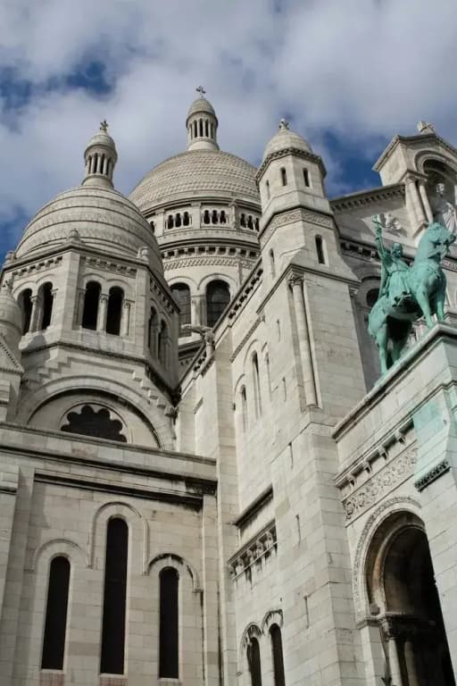 Apartment in Montmartre With 1 Room - photo 1