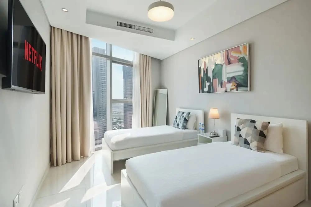 Chic 2BR in Paramount Midtown - photo 4