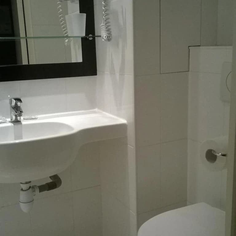 Hotel Lilas Gambetta - photo 38