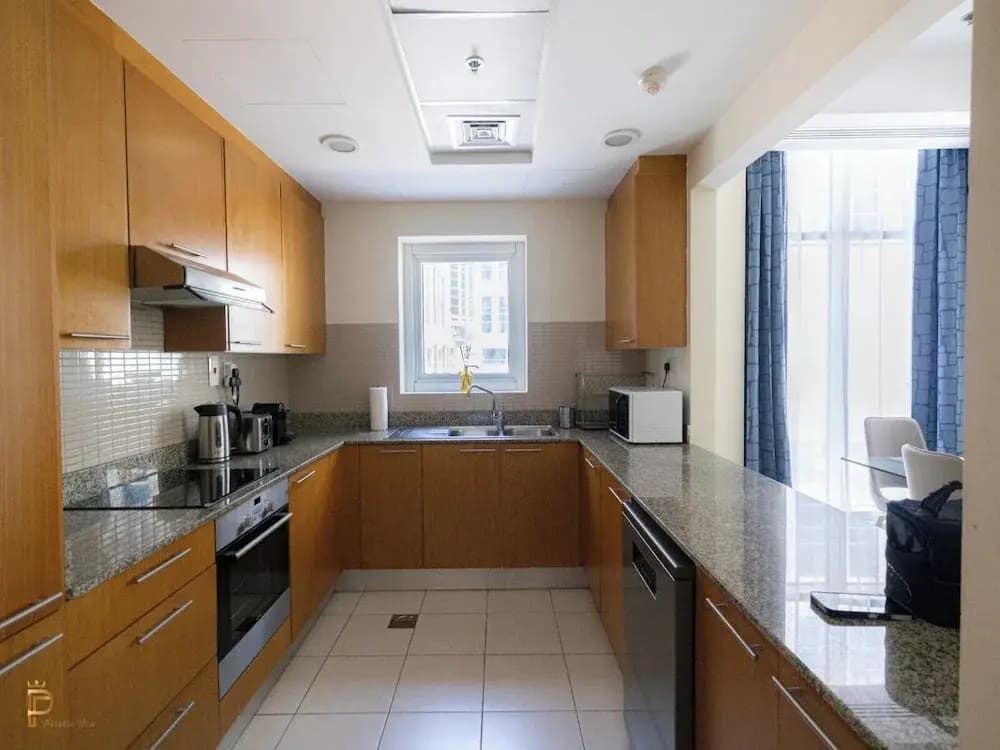 Large Modern 1-Bedroom in Bay Square 9 - photo 8