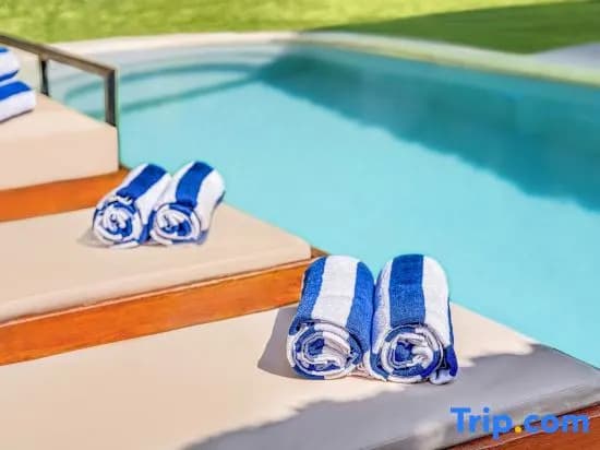 Villa Barcelona - 6BDR, lush garden, private pool - photo 2