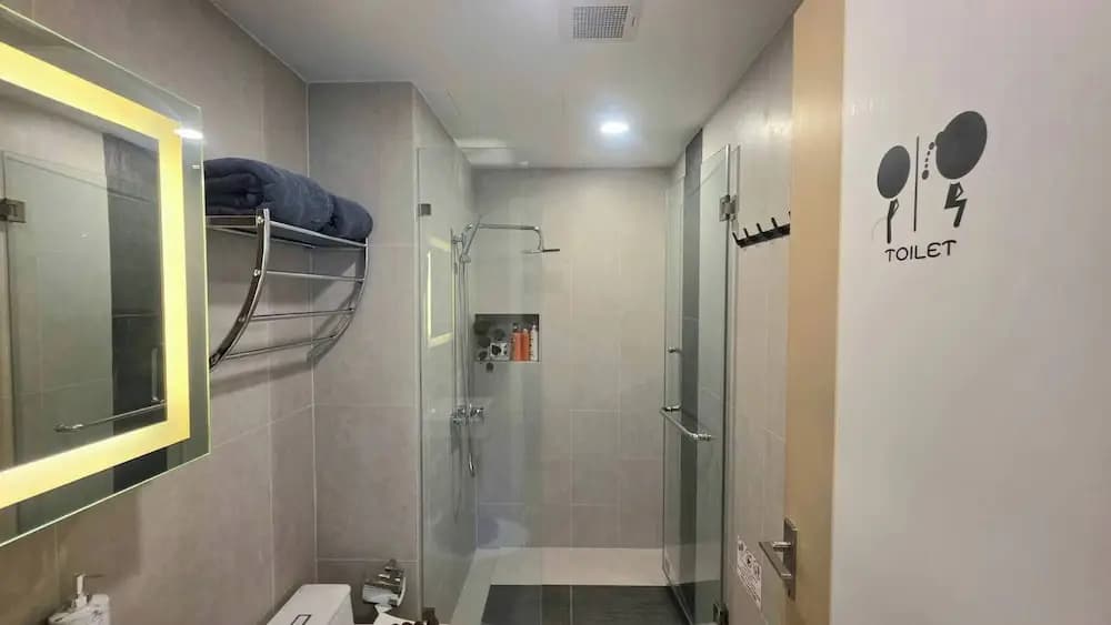 Room-a301- 1 Bedroom Corner Condo Forest - photo 8