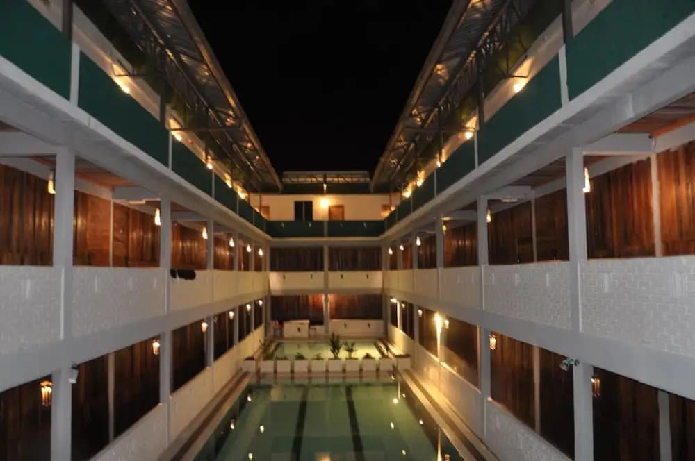 Pavilion Inn Hotel - photo 10