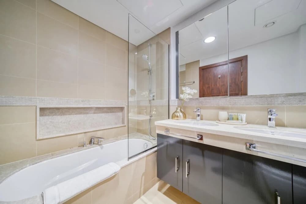 Contemporary Apt With Burj Khalifa View - photo 9