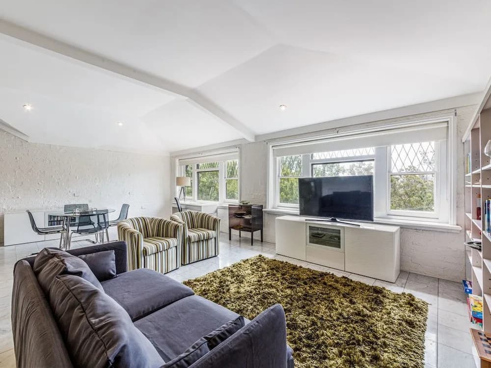 Spoilt for Choice 2-bed/2-bath + Free Parking - photo 1