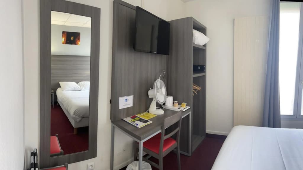 Hotel Lilas Gambetta - photo 25