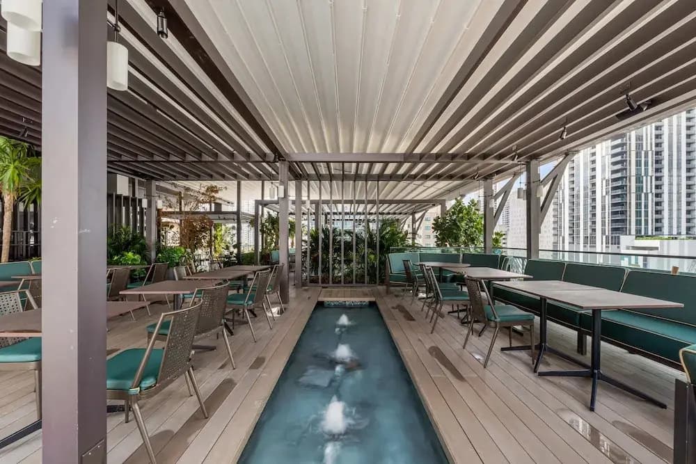 Elegant Studio with Panoramic City Views - photo 24