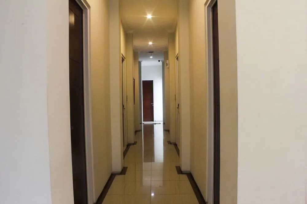 ZEN Rooms Kuningan Anggrek - photo 12